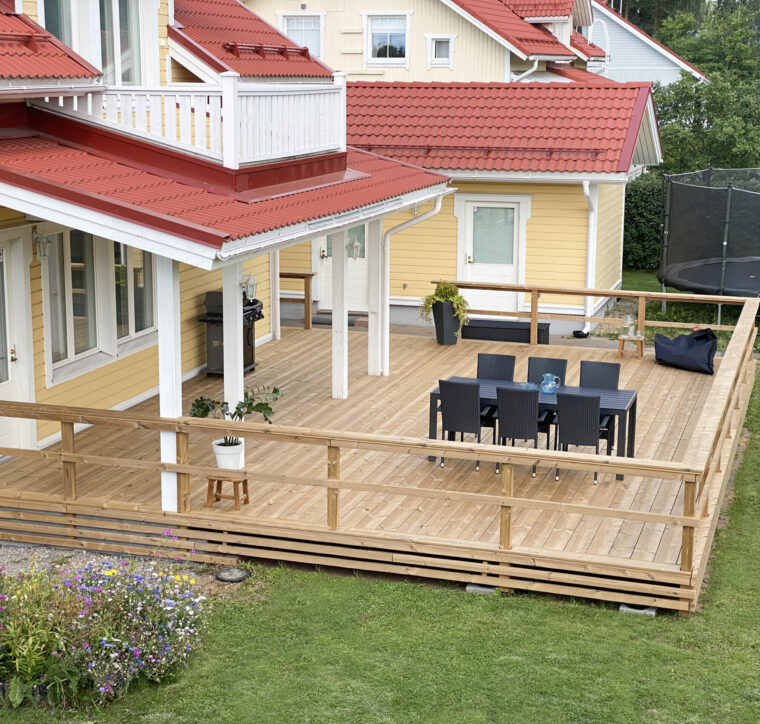 Lunawood-Thermowood_Decking_Private-House_Finland_2020