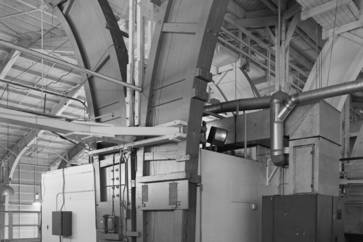 Detail of a timber arch in the Spruce Goose hangar (HAER, Library of Congress, public domain)