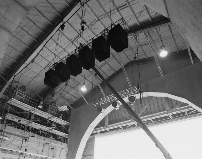 Laminated timber arches and ridgeline inside the Spruce Goose hangar, Playa Vista (HAER, Library of Congress, public domain)